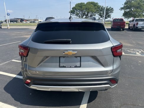 Used 2024 Chevrolet Trax LT image 7
