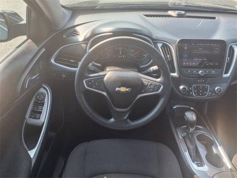 Used 2022 Chevrolet Malibu LT image 3