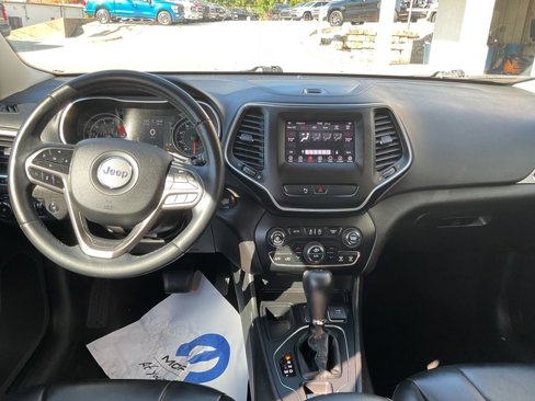 Used 2019 Jeep Cherokee Latitude Plus w/ Comfort/Convenience Group image 14