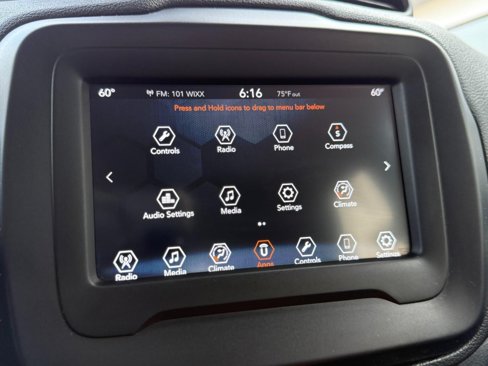 Used 2018 Jeep Renegade Latitude w/ Advanced Technology Group image 31