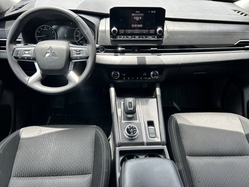Used 2022 Mitsubishi Outlander ES image 13
