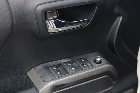Used 2018 Toyota Tacoma TRD Sport image 17