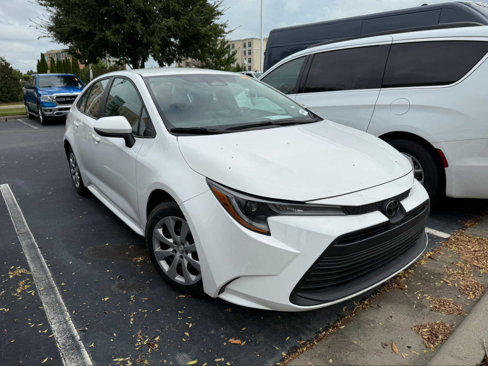 Used 2023 Toyota Corolla LE image 2