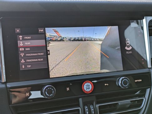 Certified 2025 Porsche Macan image 17