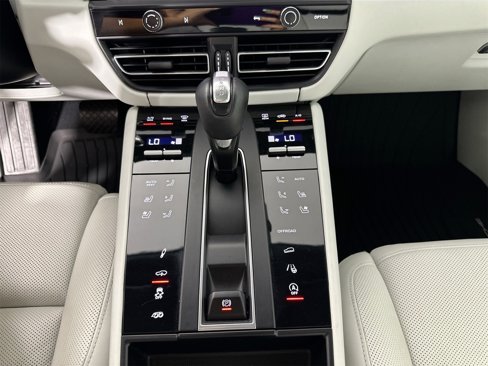Certified 2022 Porsche Macan GTS image 24