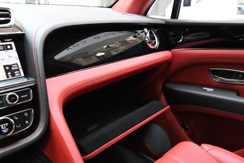 Used 2023 Bentley Bentayga image 19