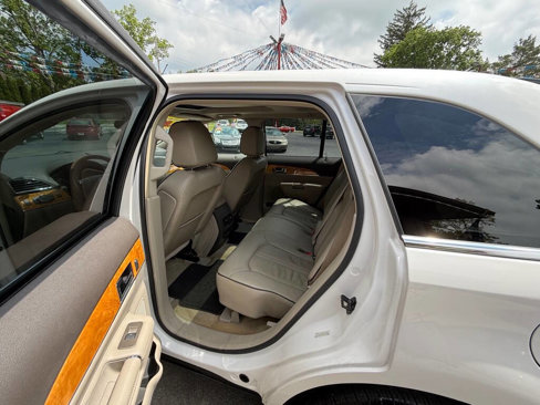 Used 2011 Kia Sportage EX w/ Premium Pkg w/Leather Seats image 8