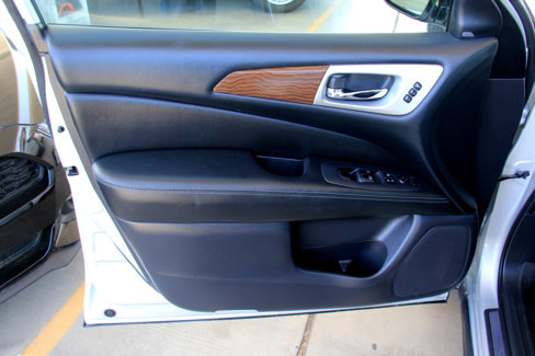 Used 2017 Nissan Pathfinder Platinum image 23
