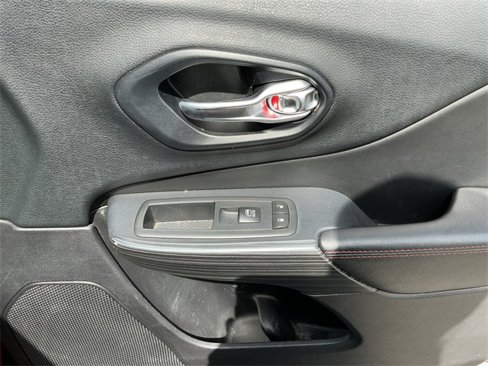 Used 2016 Jeep Cherokee Trailhawk w/ Cold Weather Group image 25