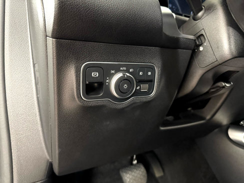 Used 2022 Mercedes-Benz GLB 250 4MATIC image 17