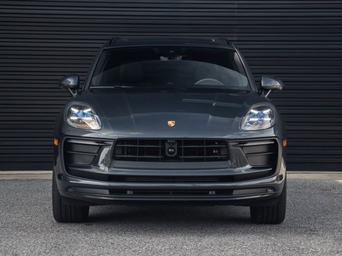 Certified 2025 Porsche Macan image 6