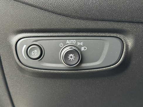 Used 2022 Chevrolet Equinox RS w/ RS Leather Package image 21