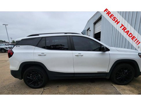 Used 2023 GMC Terrain SLE w/ Driver Convenience Package image 2