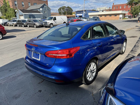 Used 2018 Ford Focus SE w/ Cold Weather Package image 4