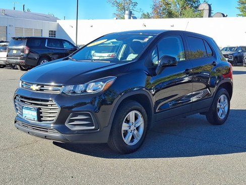 Certified 2022 Chevrolet Trax LS w/ Tint and Cruise Package image 3