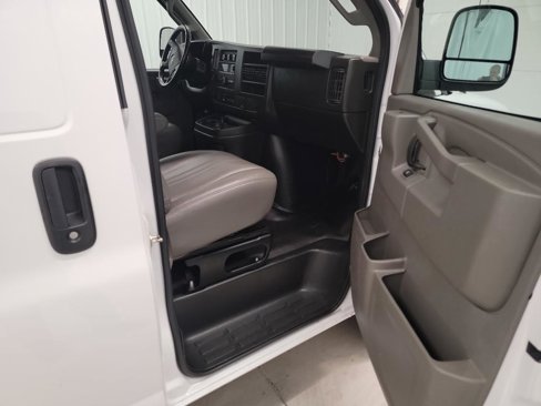 Used 2023 GMC Savana 2500 Extended w/ Driver Convenience Package image 6