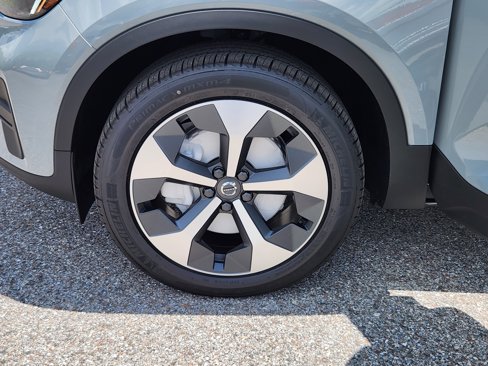 New 2025 Volvo XC40 B5 Core w/ Climate Package image 35