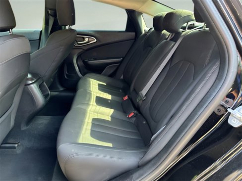 Used 2016 Chrysler 200 Limited image 23