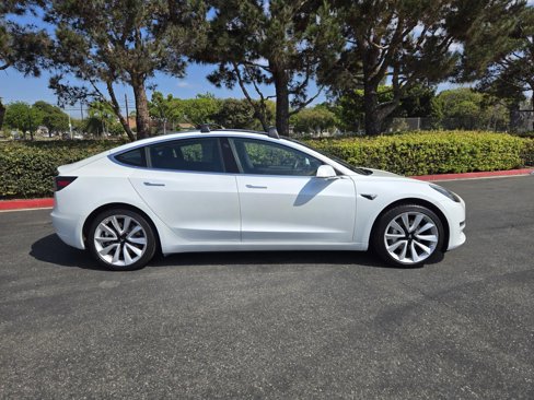 Used 2020 Tesla Model 3 Standard Range Plus image 2