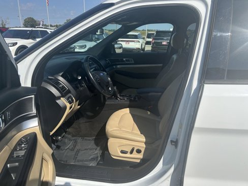 Used 2017 Ford Explorer XLT w/ Equipment Group 202A image 14