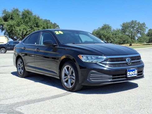 Used 2024 Volkswagen Jetta SE image 1