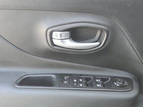 Used 2023 Jeep Renegade Trailhawk image 24