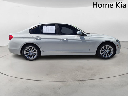 Used 2018 BMW 320i xDrive Sedan w/ Convenience Package image 3