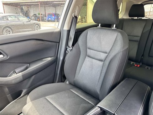 Used 2024 Nissan Rogue SV image 35