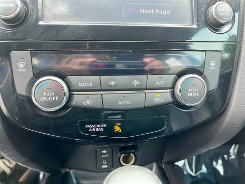 Used 2016 Nissan Rogue SL image 14
