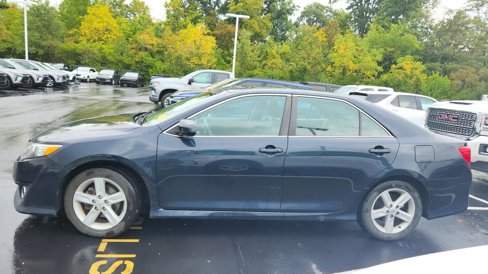 Used 2014 Toyota Camry L image 2