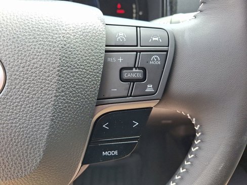 Used 2025 Toyota Camry SE image 21