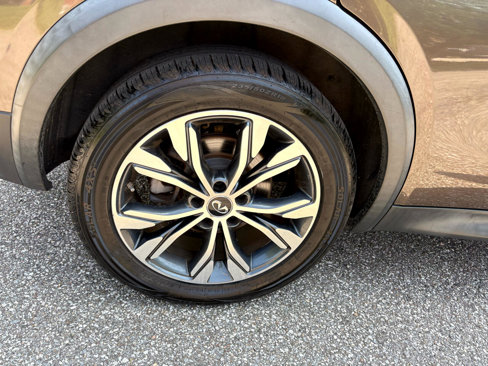 Used 2018 INFINITI QX30 Premium image 37