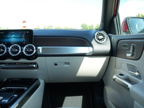 Certified 2021 Mercedes-Benz GLB 250 4MATIC w/ Premium Package image 26