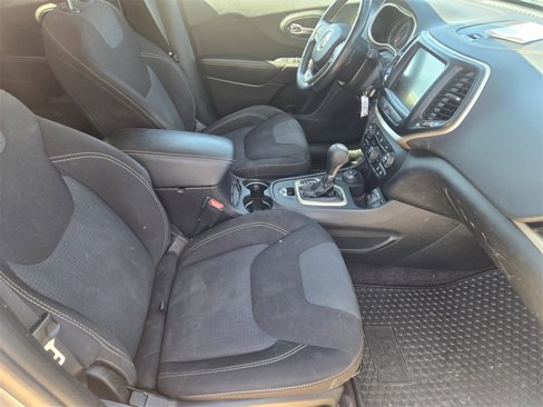 Used 2016 Jeep Cherokee Latitude w/ Safety/Convenience Group image 9