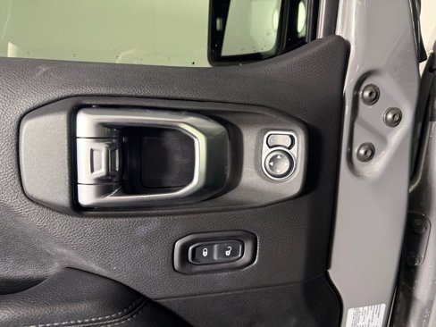 Used 2020 Jeep Wrangler Unlimited Sahara image 26