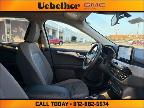 Used 2020 Ford Escape SE image 2