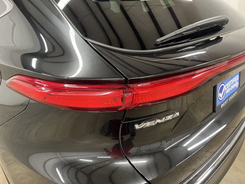 Used 2023 Toyota Venza LE image 7