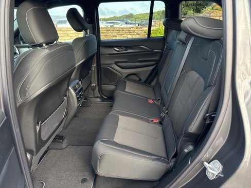 New 2025 Jeep Grand Cherokee Laredo w/ Luxury Tech Group I image 15