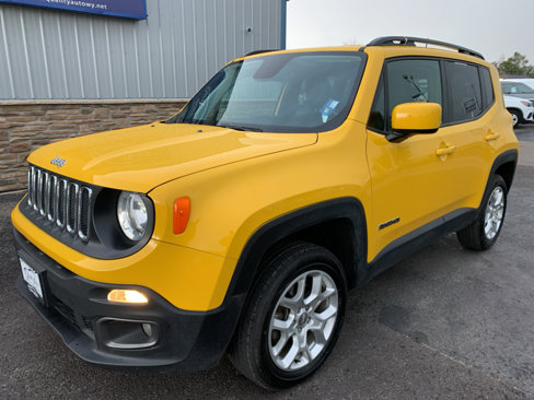 Used 2018 Jeep Renegade Latitude w/ Cold Weather Group image 2