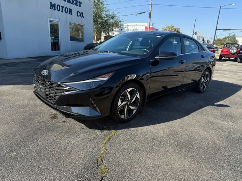 Used 2023 Hyundai Elantra Limited w/ Cargo Package image 3