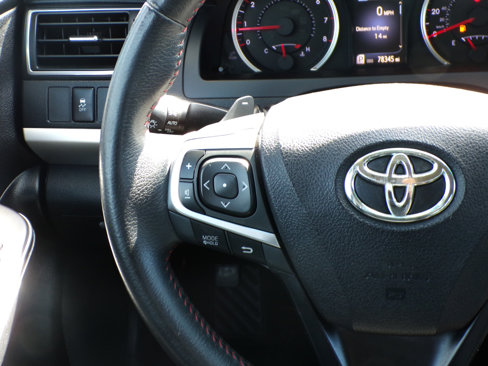 Used 2017 Toyota Camry SE image 12