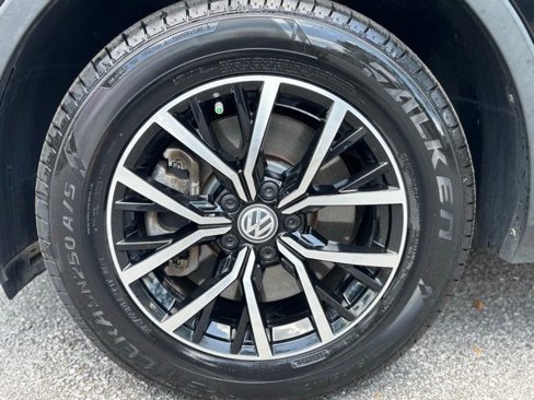 Used 2021 Volkswagen Tiguan SE image 10