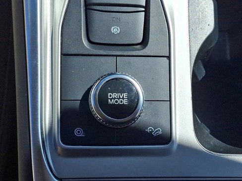 Certified 2022 Ford Explorer XLT w/ Equipment Group 202A image 30
