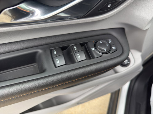 Used 2018 GMC Terrain SLE w/ Driver Convenience Package image 10