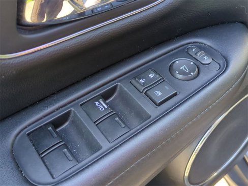 Used 2018 Honda HR-V EX-L image 11