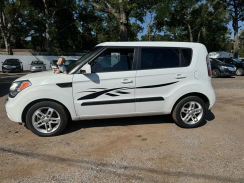 Used 2011 Kia Soul + image 2