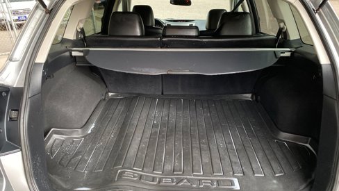 Used 2010 Subaru Outback 2.5i Limited image 12