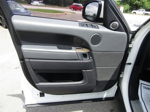 Used 2015 Land Rover Range Rover Sport HSE image 18