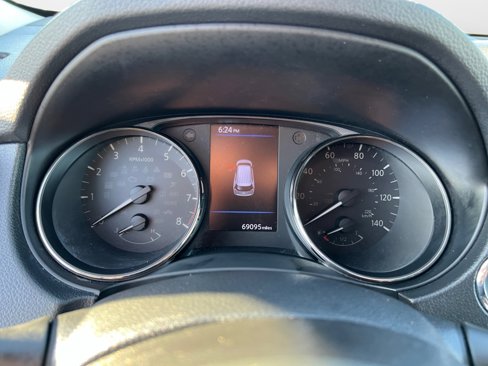 Used 2018 Nissan Rogue SV w/ Premium Package image 13