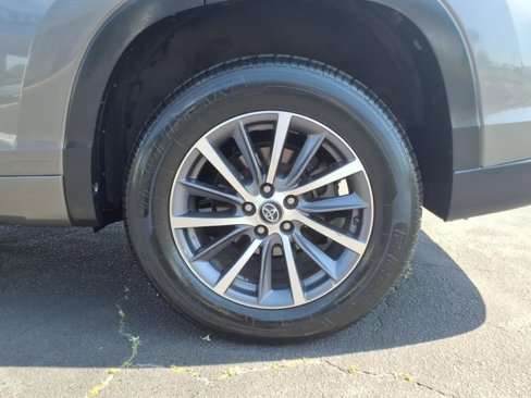 Used 2017 Toyota Highlander XLE image 23
